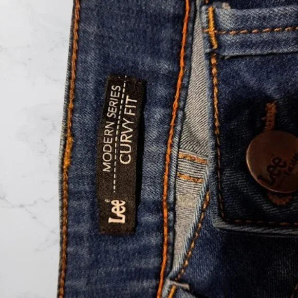 Lee Curvy Fit Modern Series Blue Denim Shorts - Lightly Used - Picture 4 of 4